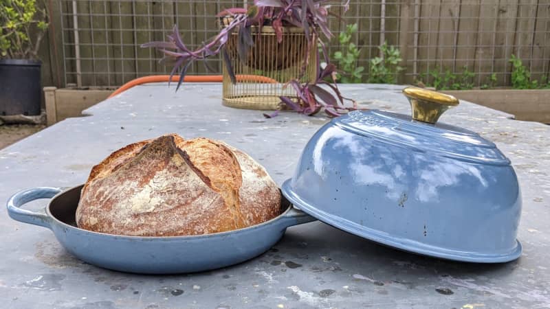 Le creuset bread pan top